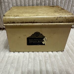Vintage Recipe Box with Gold Medal Logo